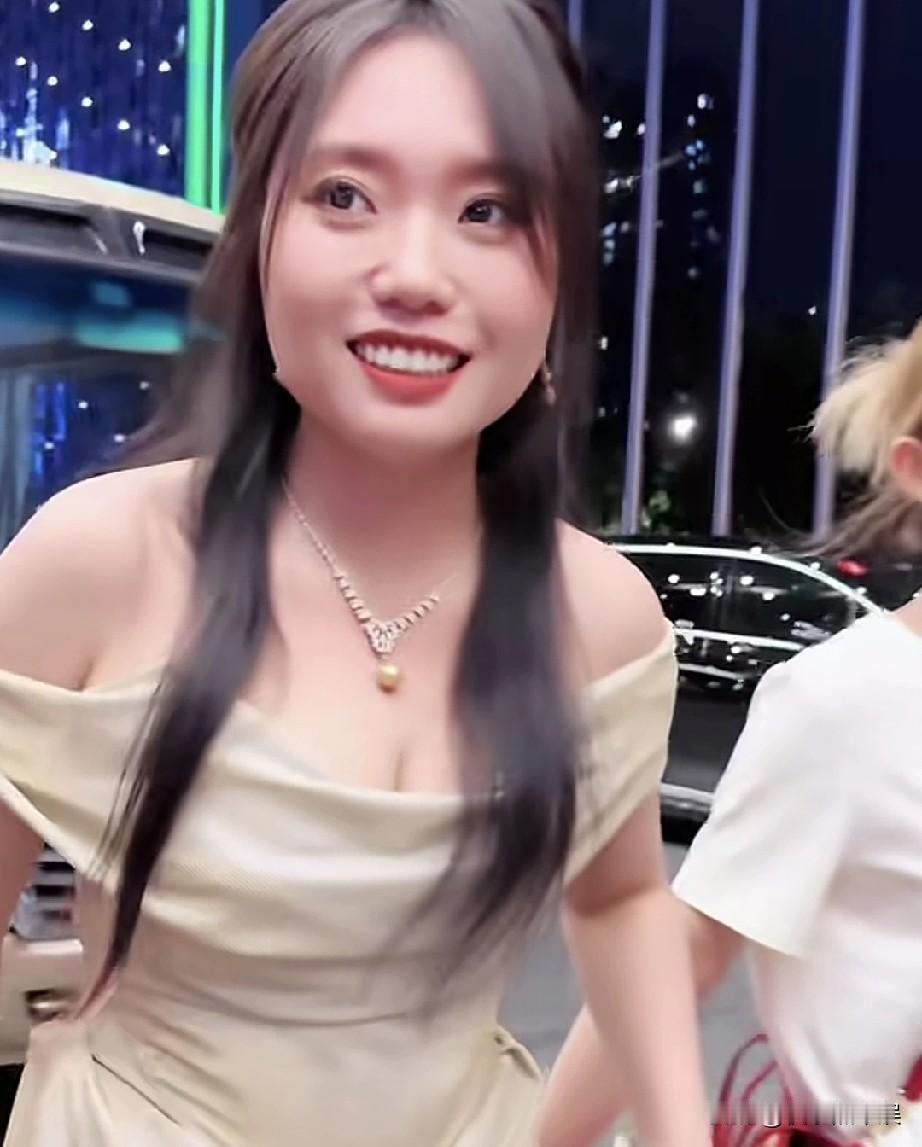 差点不敢认啊，这是李雪琴？这才多久没有刷到她的消息了，怎么一下就瘦了那么多北