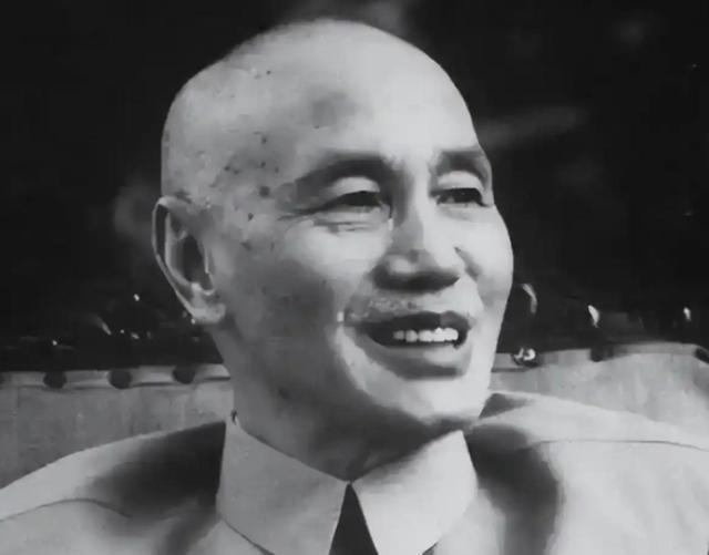 1975年，蒋介石临终前才敢说，潜伏最久的卧底并非吴石，是天天坐我旁边开会