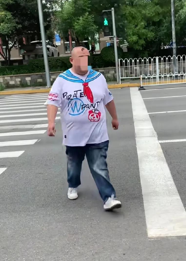 杨鹤通被处罚明面原因是因为"怼黑粉"，但是！据有关曲艺博主分析，根本原因就是因为