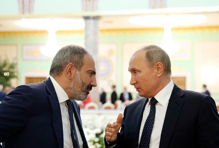 普京的昔日盟友亚美尼亚总理帕希尼扬，最近在克里姆林宫干了一件让很多人目瞪口呆的事