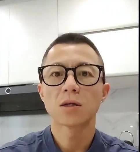 好家伙，陈震最近可真是站在风口浪尖上了！先是因为团队手滑提前12小时曝光领克新车