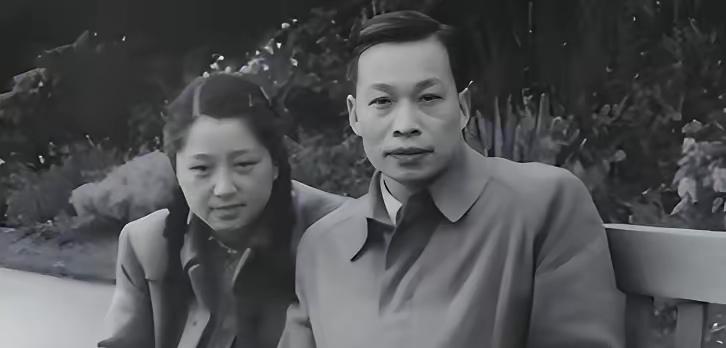 1932年，钱三强以全系第2名考入清华，抬头一看第一名居然是个女的，心里有些不服