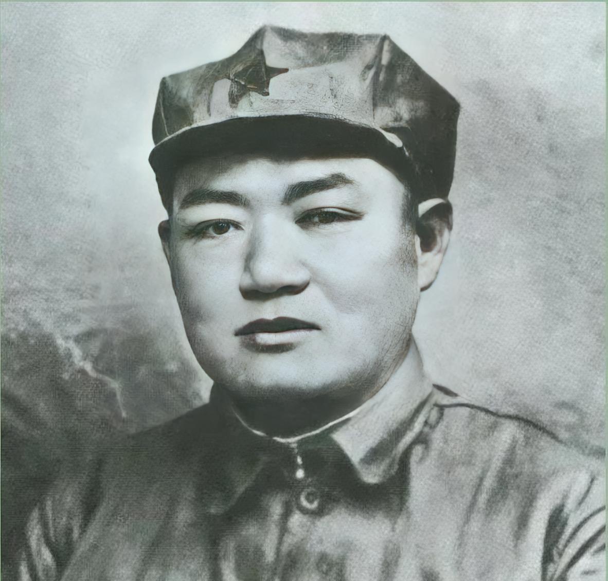 1937年，国共开启第二次合作，红军改编为八路军。曾经统领上万将士的红九军团军团