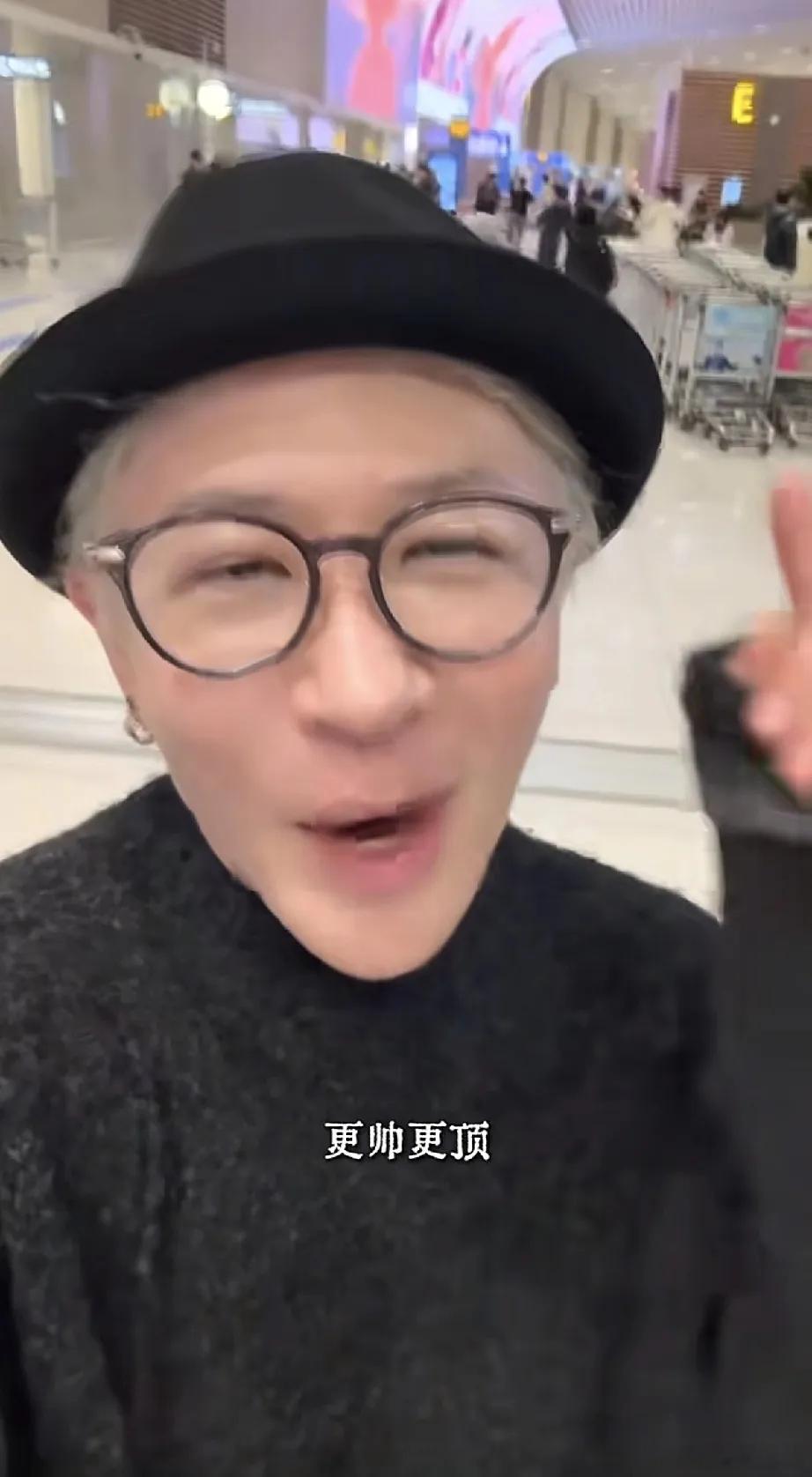 魔术大师刘谦现在竟然成这样了，本来50岁却像80岁的老头，他曾患肺腺癌！近日，台