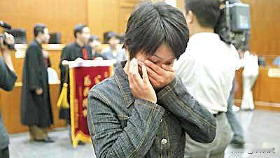 “我保护自己难道也有错吗！”2003年，北京，3名男子半夜强行冲进女生宿舍，打伤