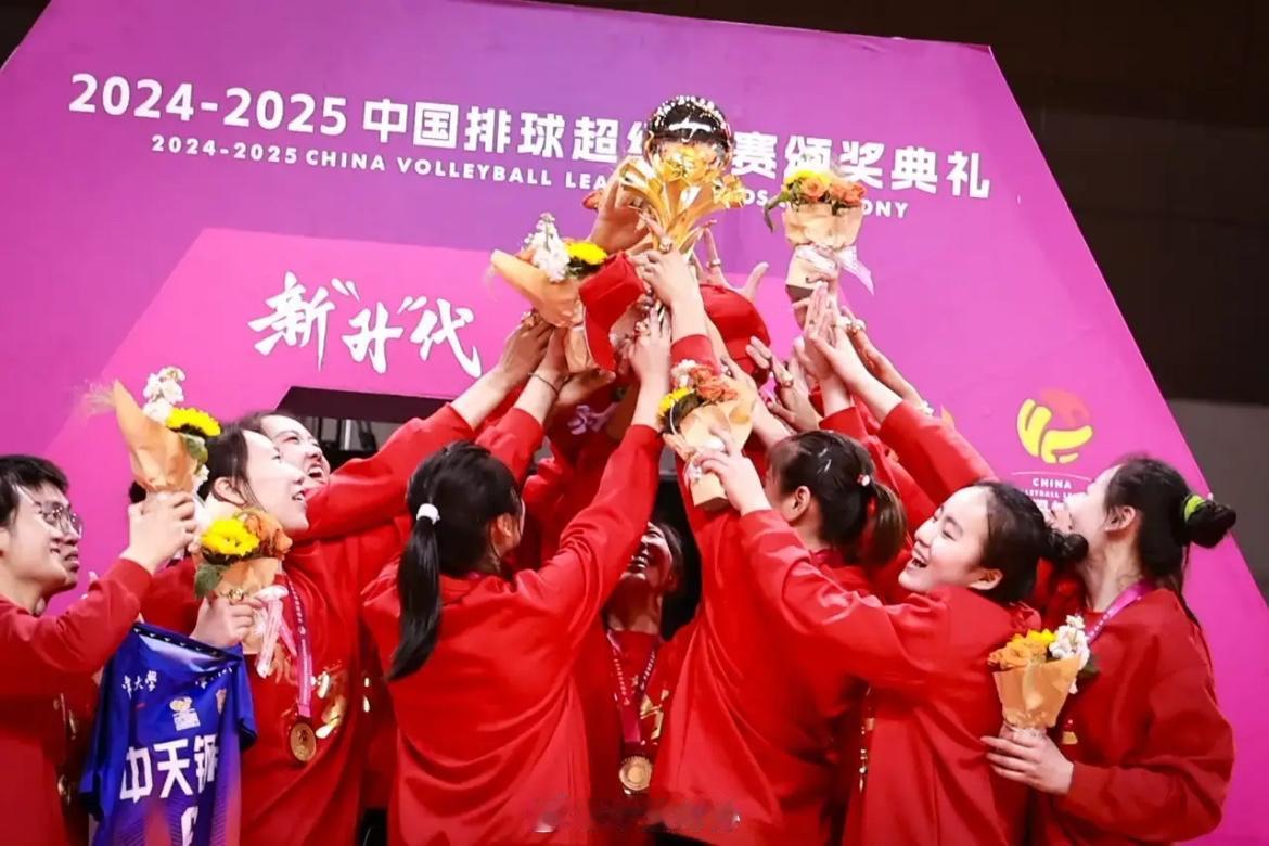 女排全锦赛江苏女排在5名主力参加亚运会、倪非凡养伤缺席的情况下，以3:0战胜上海