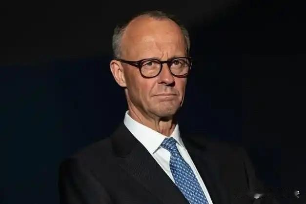 突发！德国总理炮轰美国缺席G2011月23日，德国总理默茨在南非G20峰会结