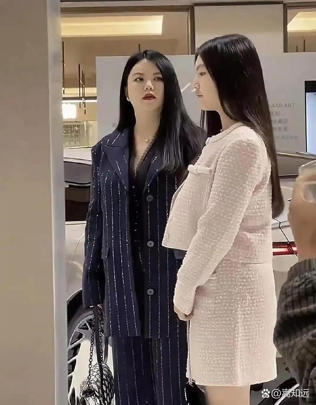 李湘女儿现在身材越来越像妈‎﻿妈了‏，网友都说简直是‎⁠一个模子﻿刻⁠出来的‎⁠