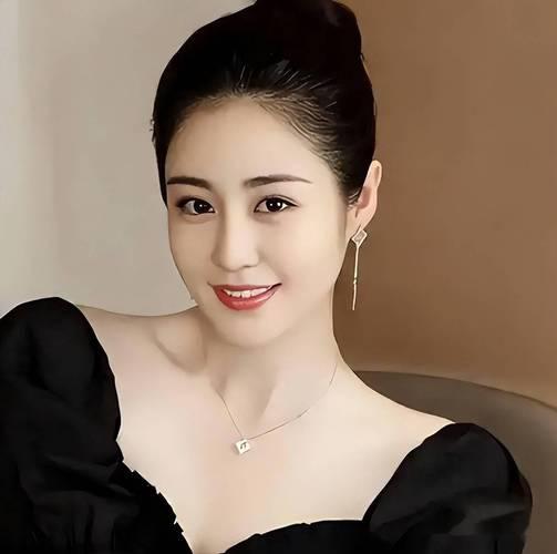 毕畅：被赵本山力捧11年，一场婚姻几乎毁掉人生提起毕畅，大家都会想到《乡村