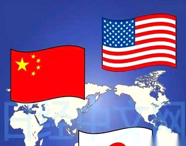 美的在新洗衣机里，塞了根东西，直接冲着袜子里的脚气真菌去的。号称能干掉99.9