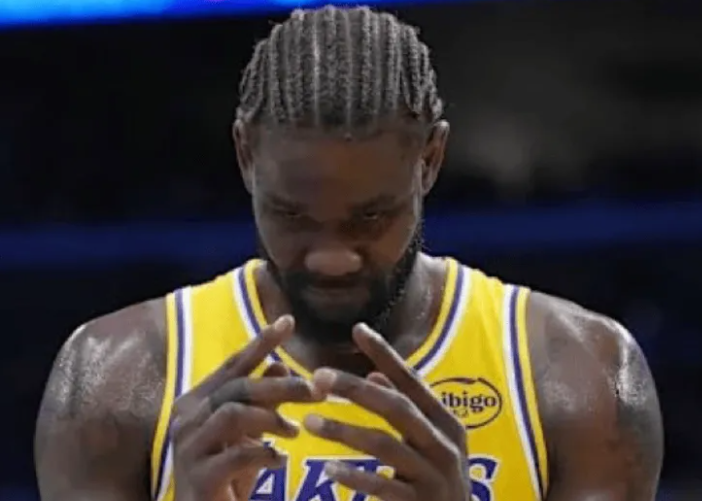 JJ-雷迪克在今日接受了采访谈到德安德烈-艾顿近期的表现。雷迪克说道：我觉得他