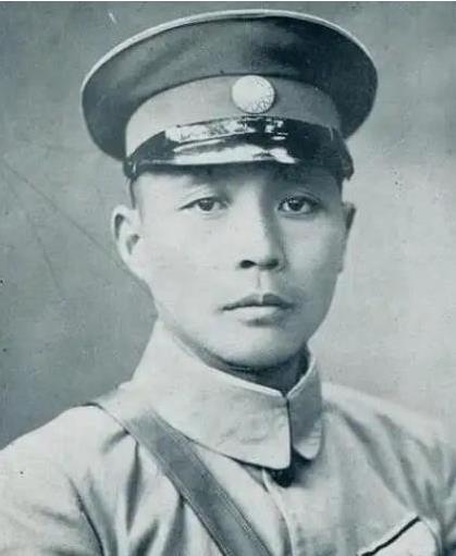 1938年6月，国民党上将钱大钧，走进军统湖北站，当着一众人特务的面，拔枪击毙了