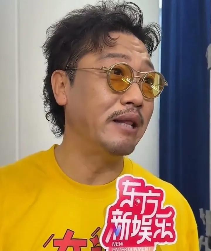 减肥后的贾冰，撞脸郑中基。说实话，还真有点那么回事，毕竟减肥后的贾冰不仅变瘦了