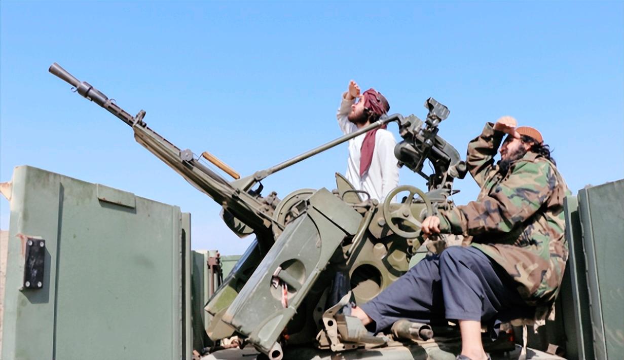 如今中东在打仗，而南亚边境这几天也乱成一锅粥，巴基斯坦和阿富汗也打起来了，炮火连