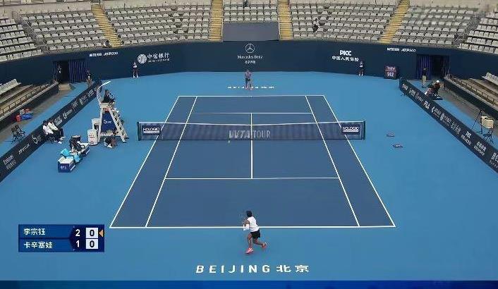 李宗钰止步资格赛首轮！中国网球公开赛女子资格赛第一轮，22岁的中国姑娘李宗钰对