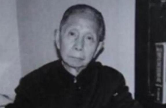 1955年，蒋介石的女婿被判刑15年，其妻子亲自出面找周总理求情，周总理指示：“