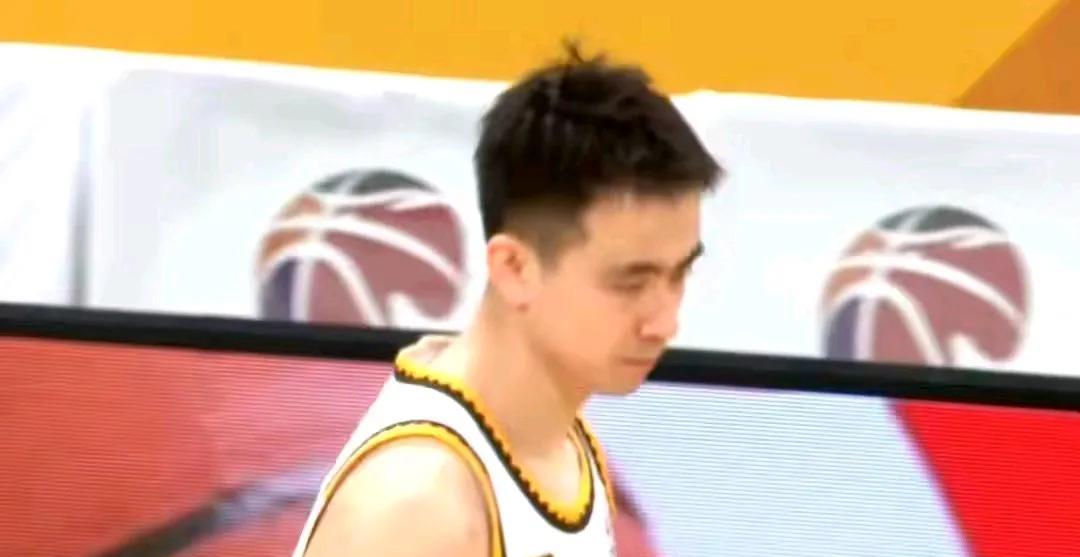 原来造成辽宁男篮会输球的主要三大因素分别是：国内球员因素、主教练因素、裁判因素！