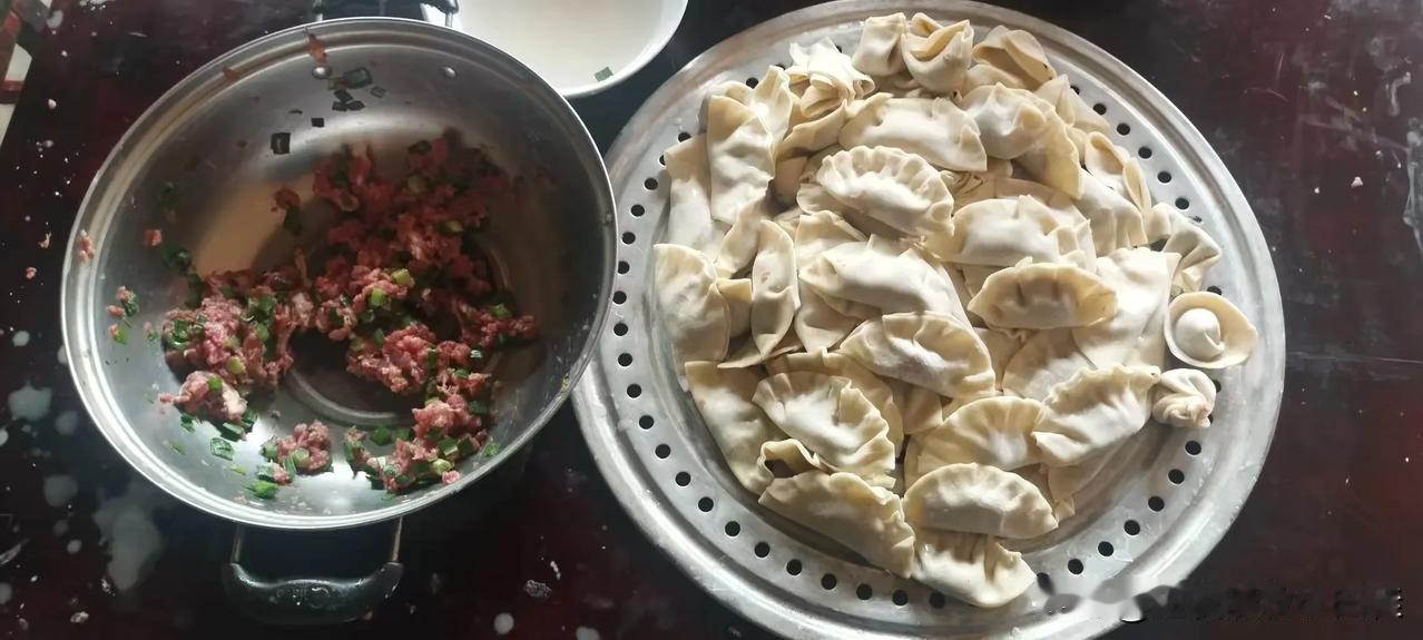 看我包的饺子咋样，包了好几种款式，可看着不对劲啊饺子
