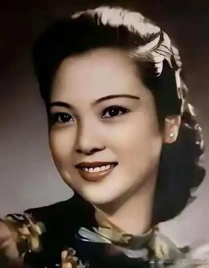 1938年，41岁的戴笠以加班为由，将22岁的秘书余淑衡骗进卧房，他递上一杯咖啡