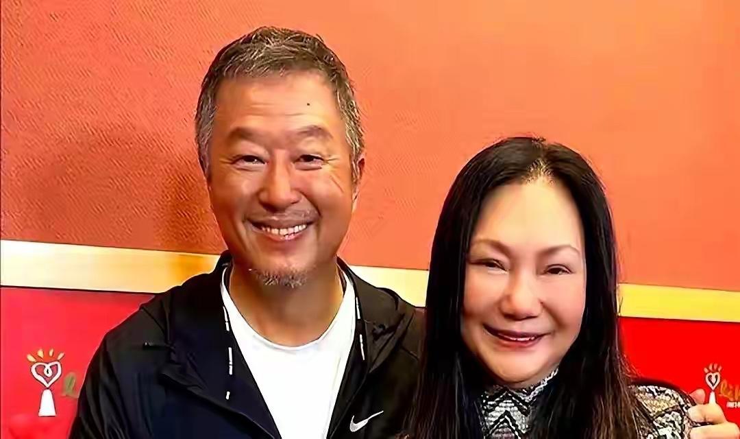 大S的妈妈遇到事情，会找大S的恩师帮助。毕竟，他们认识很久了，她们有事情都是喜欢