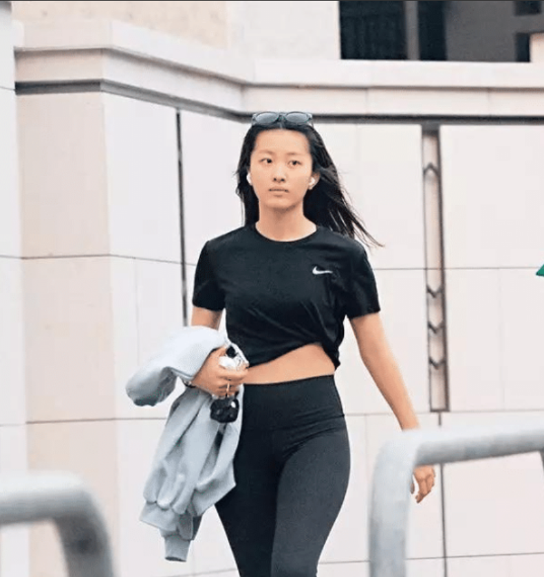 陈奕迅女儿陈康堤签约华纳成歌坛新人