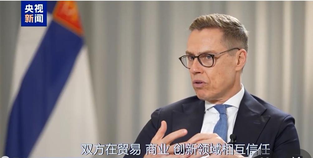 芬兰总统斯图布在接受媒体采访时，谈到中俄，他指出:俄罗斯对乌克兰发动武装打击，是
