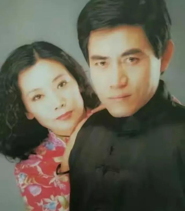 在娱乐圈里，总有些人看起来风光无限，却藏着让人意想不到的秘密。像陈宝国这样身价过