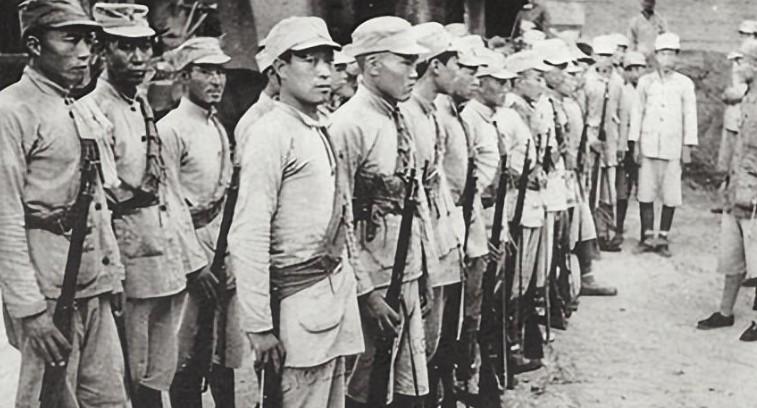 1943年抗战中，新四军夜宿西峰庵，队长蒋天然半夜方便时，突然，听到方丈屋里有女