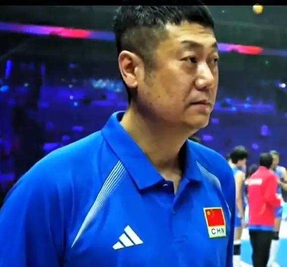 国家队主教练好像突然间开窍了，世联赛从第二场比赛开始，就不再是一套阵容打到底了，