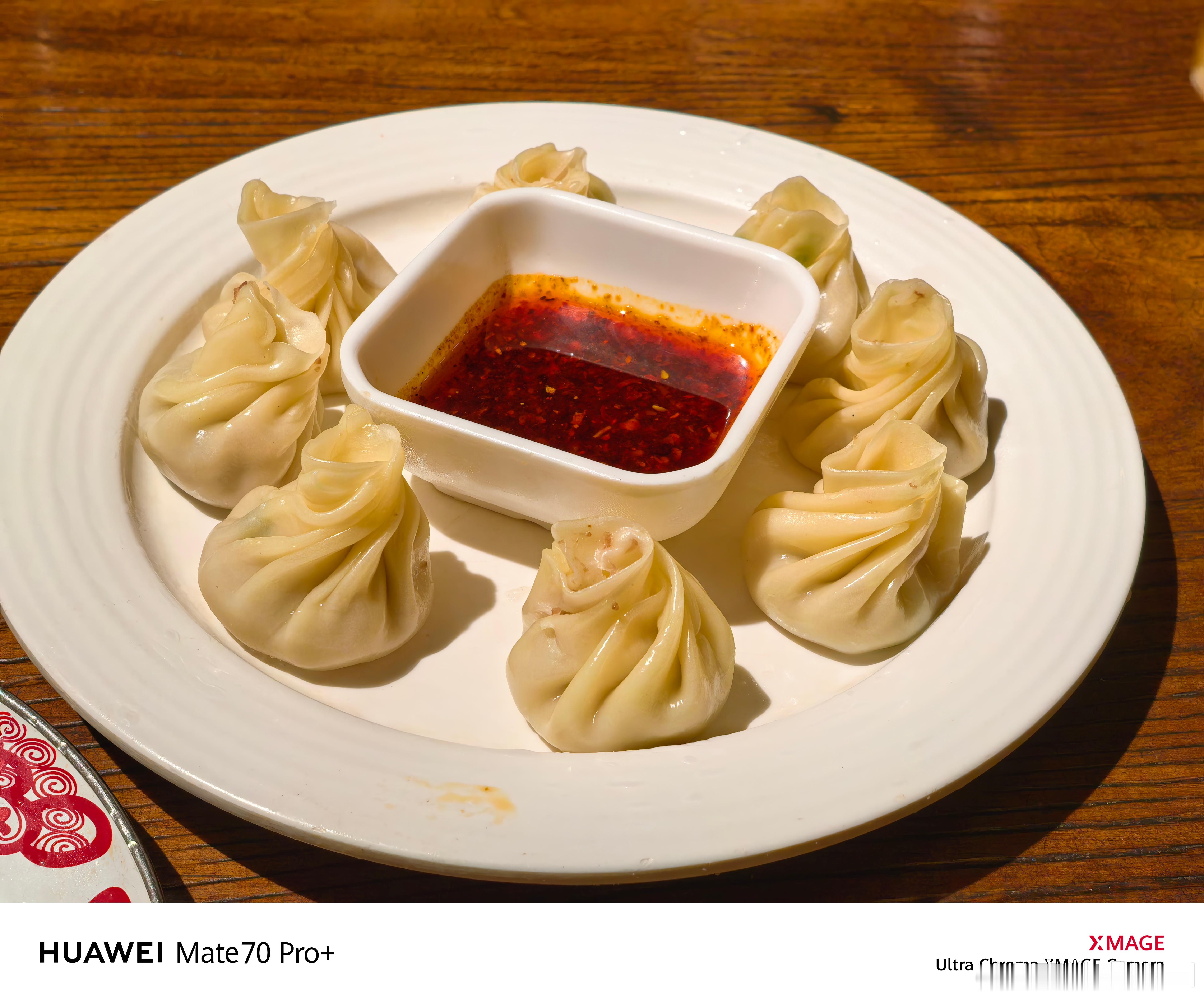 晚上吃藏餐，手抓牦牛肉好好吃，虽然土豆是坏的[doge]​​​