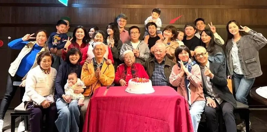 SHE合体庆生，回归家庭的任家萱状态大变，三人差距一目了然！