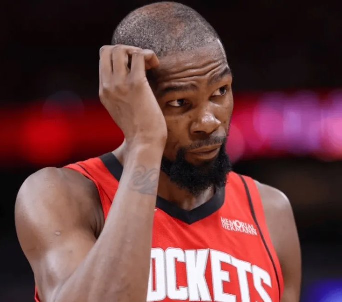 NBA评论员BillSimmons更新社媒，谈到了凯文-杜兰特没有随队出现在G