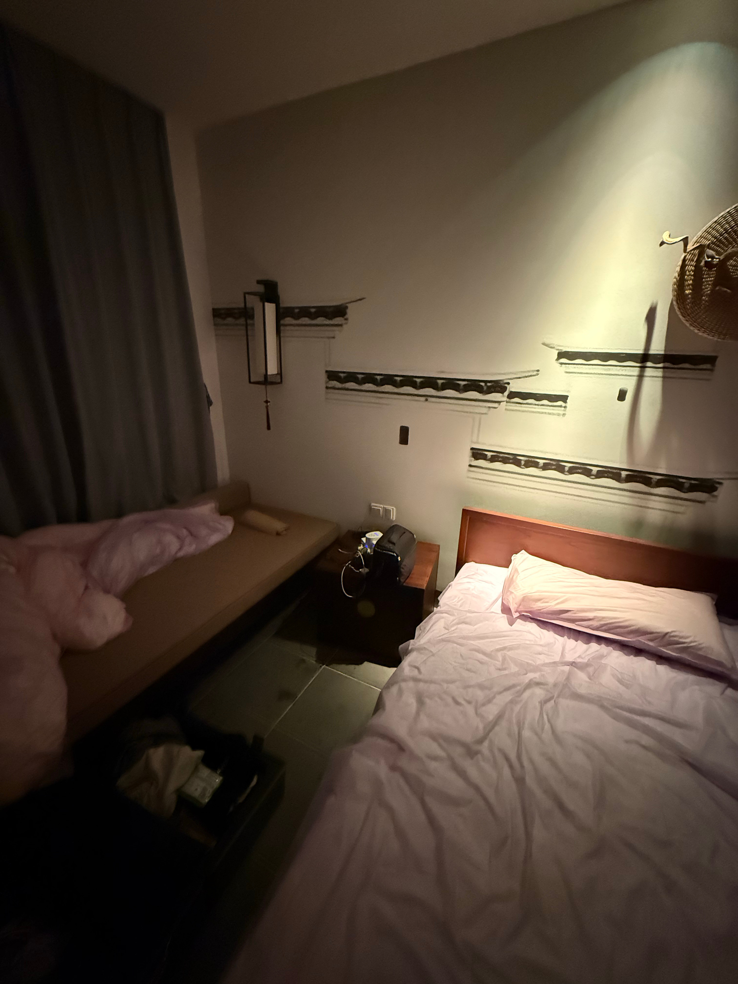 主打一个有床不睡​​​