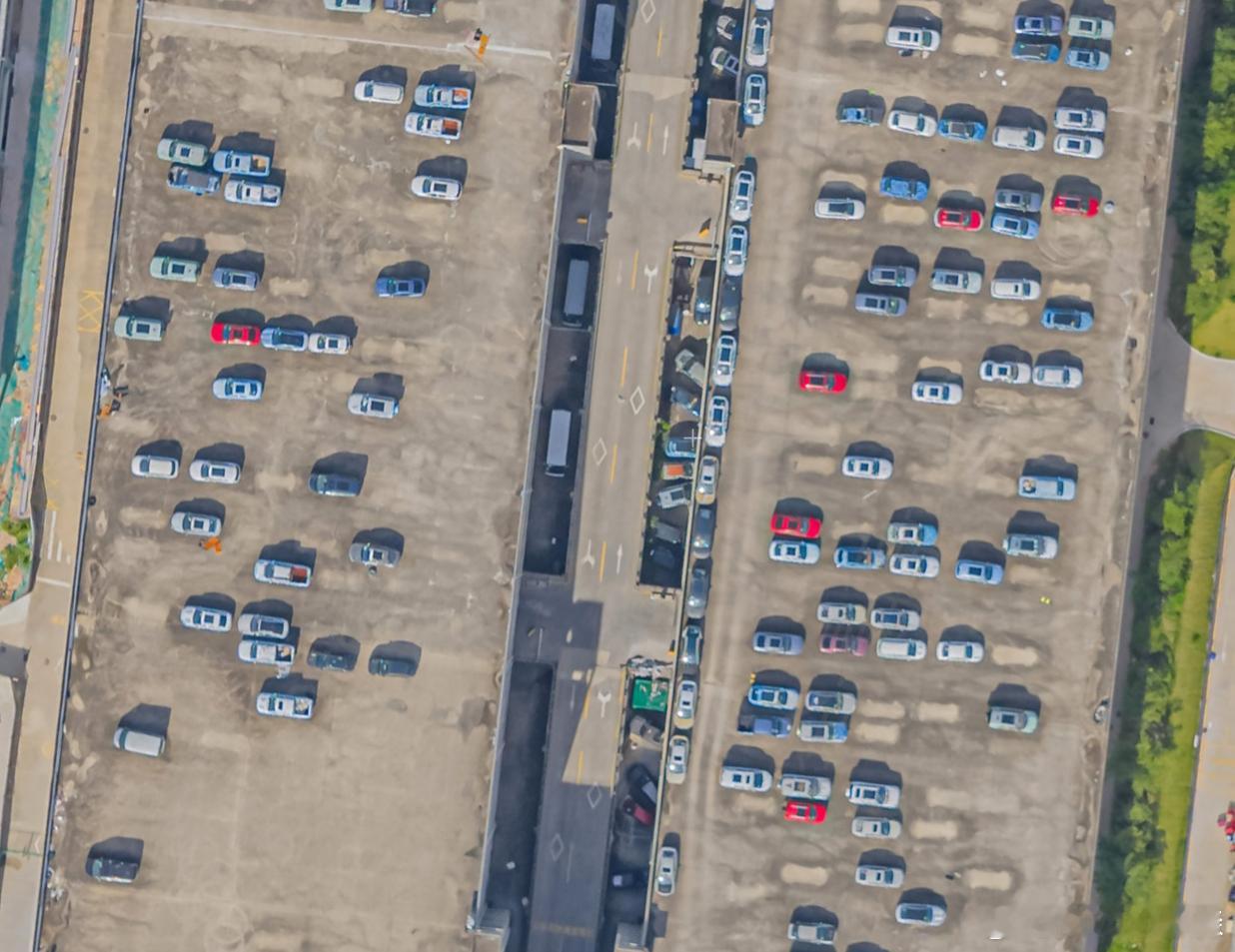 真的有很多报废车测试车不过也有停成品车的时候公众话题当然以公告为准