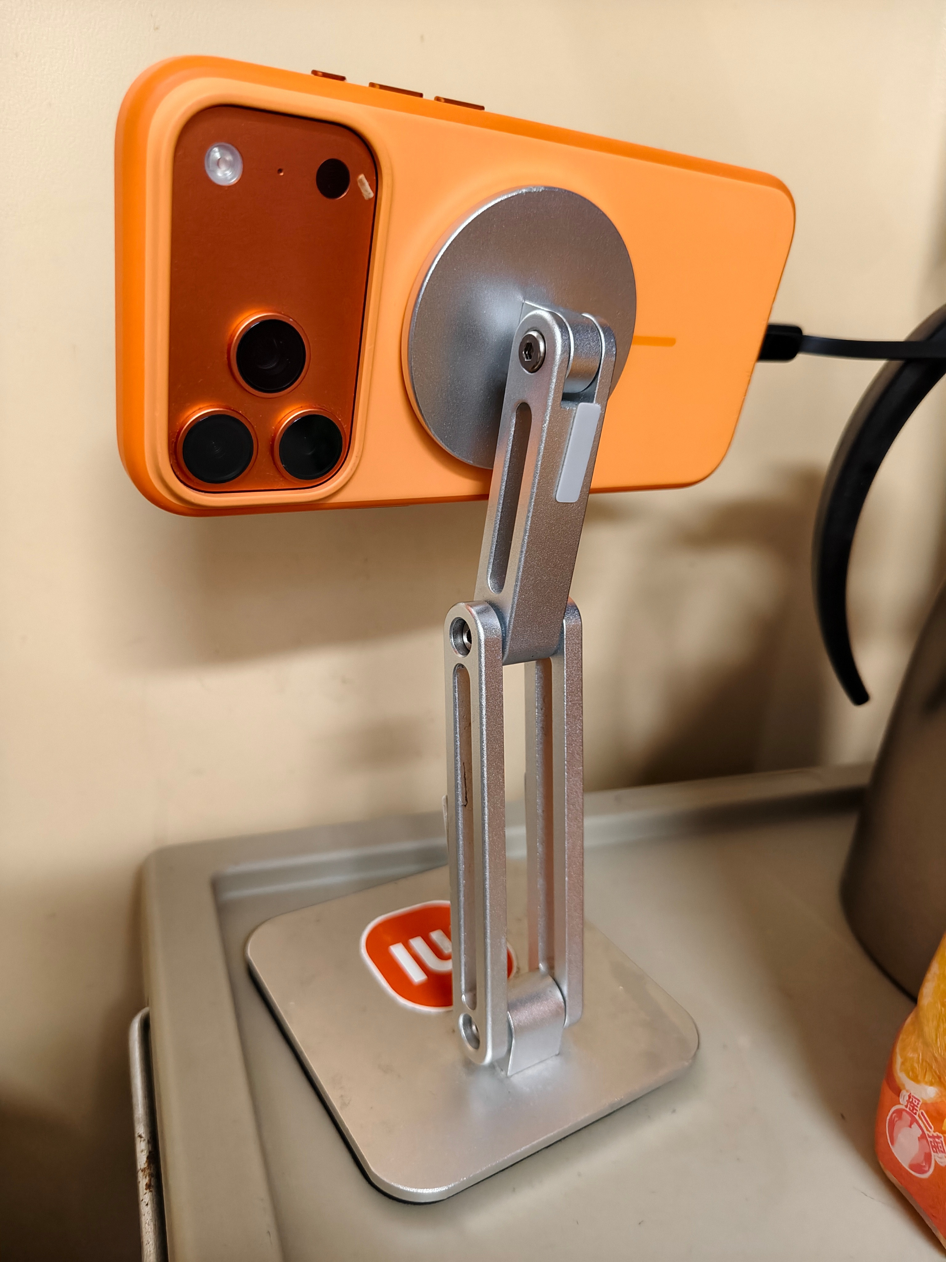 一个手机，没有必要娇生惯养，充电就是一晚上