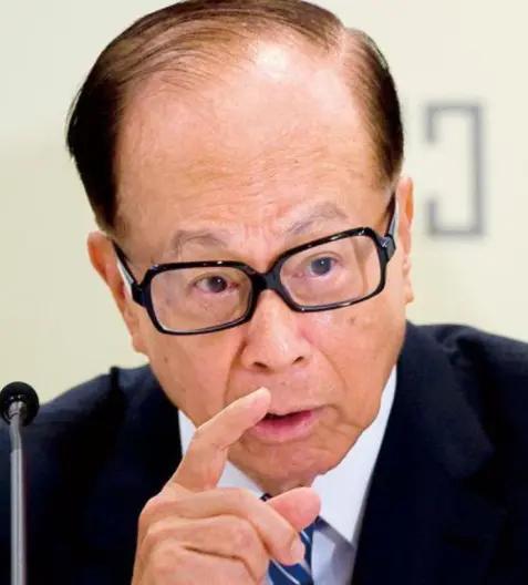 李嘉诚闪电甩卖英国资产，是闻到什么味了？5月5日，李嘉诚家族的长江和记又卖东