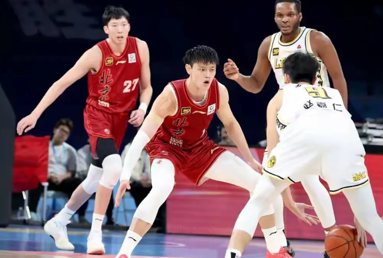 广厦和北京会师总决赛，我发现7个颇为巧合的现象1、广厦小前锋赵嘉仁因伤缺席，