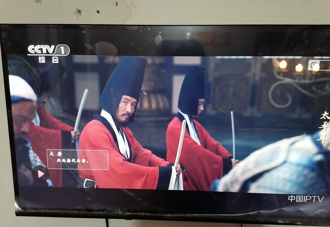 他手握十三州，兵强马壮，却在鼎盛之时，亲自北上，跪在赵匡胤面前，递上了整个国家的