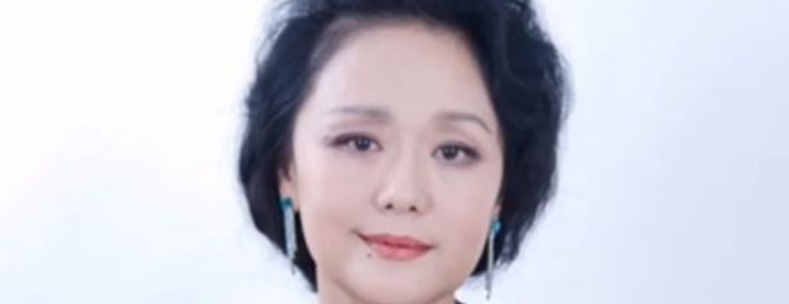 1979年，饰演潘金莲的廖学秋因为拍戏，和老公分别了六个月，她归心似箭，往家赶，