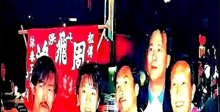 《喜剧之王》里，万梓良一个镜头没有，周星驰却照付全额片酬！这事儿当年都以为是