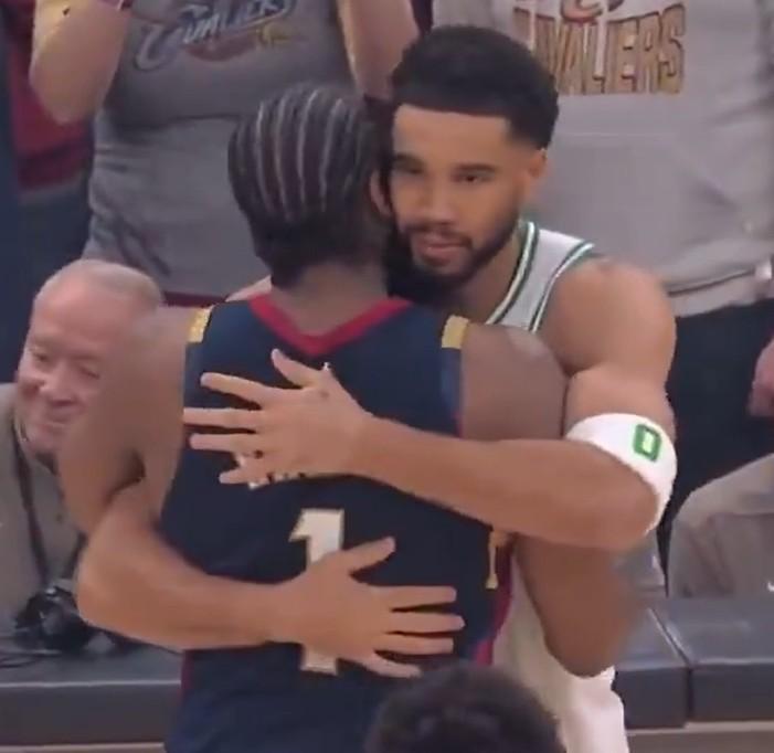 局气！哈登祝贺塔图姆伤愈复出：哈登：“我为你感到骄傲，兄弟，恭喜你。”塔图