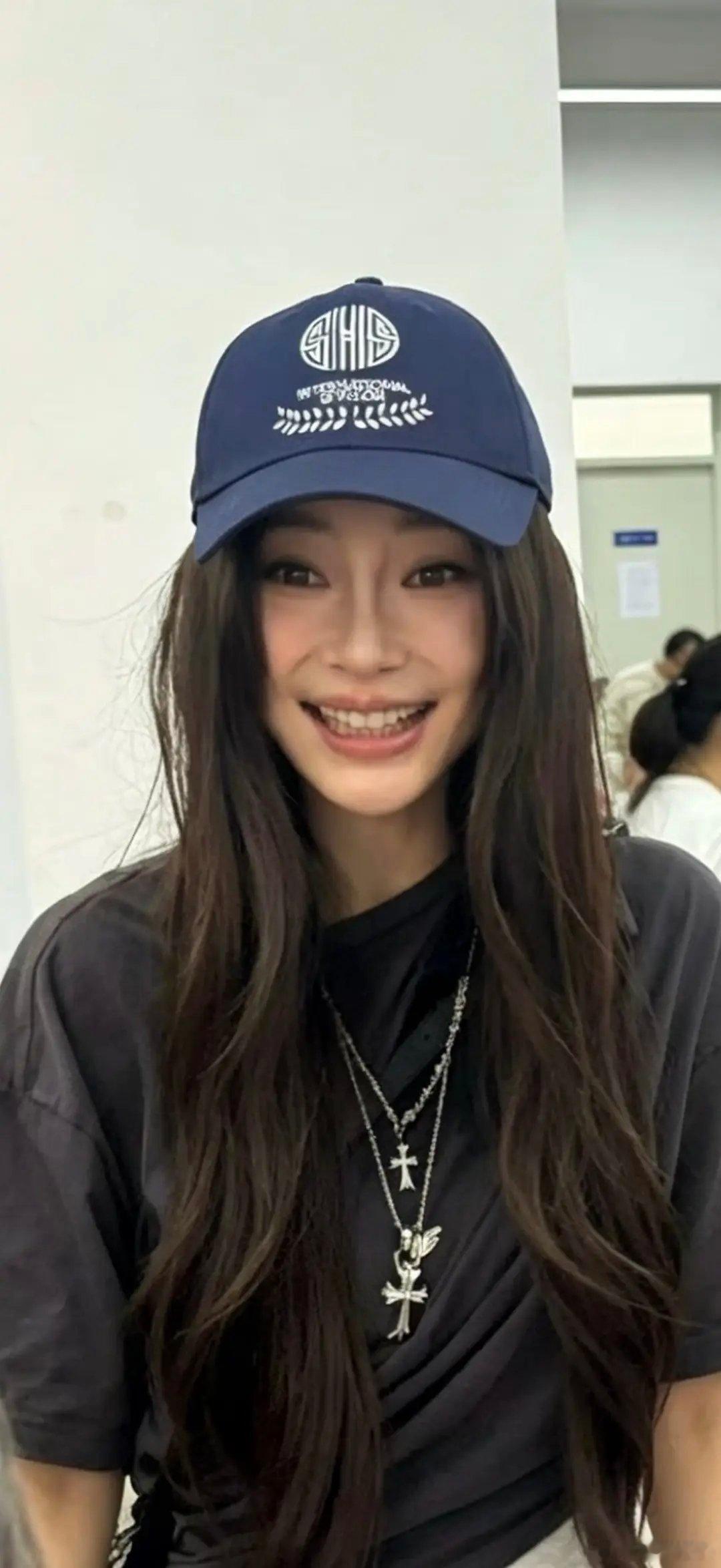 杨颖的鼻子咋了？原生脸这是要长回来了？