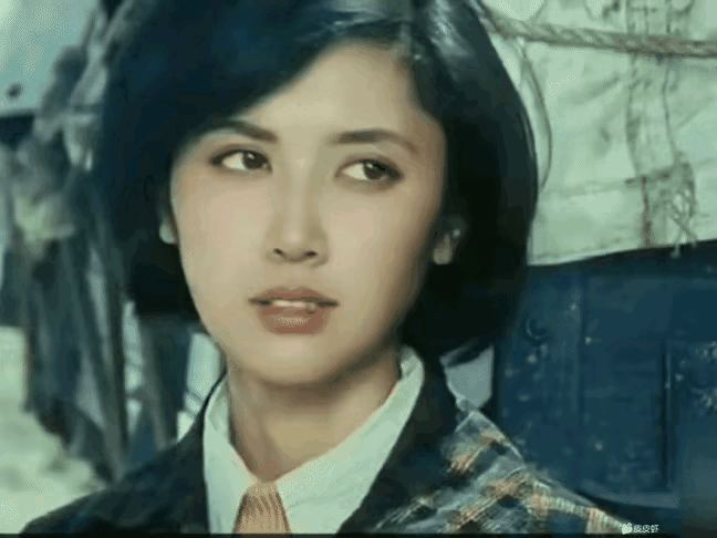 都说朱琳女儿国国王里的装扮是最漂亮的，但是你看看这现代装丝毫不差，尤其是动图更能