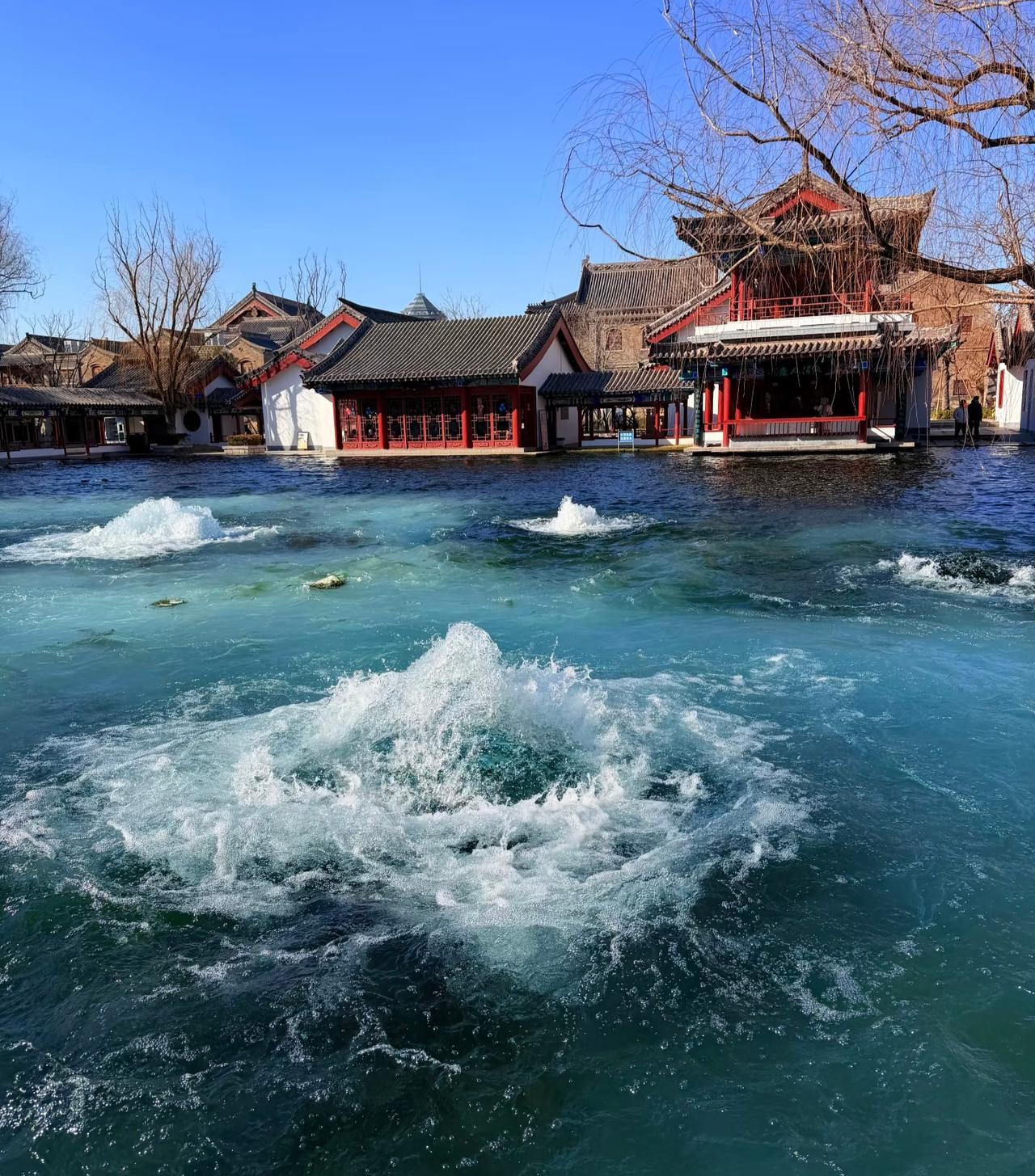 济南为什么有这么多泉？我估计每个去过济南游玩的人，心里或多或少都会有一个疑问