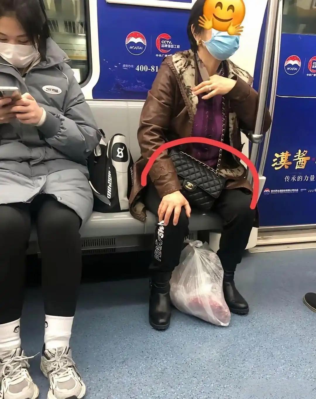 这大姨比我有钱