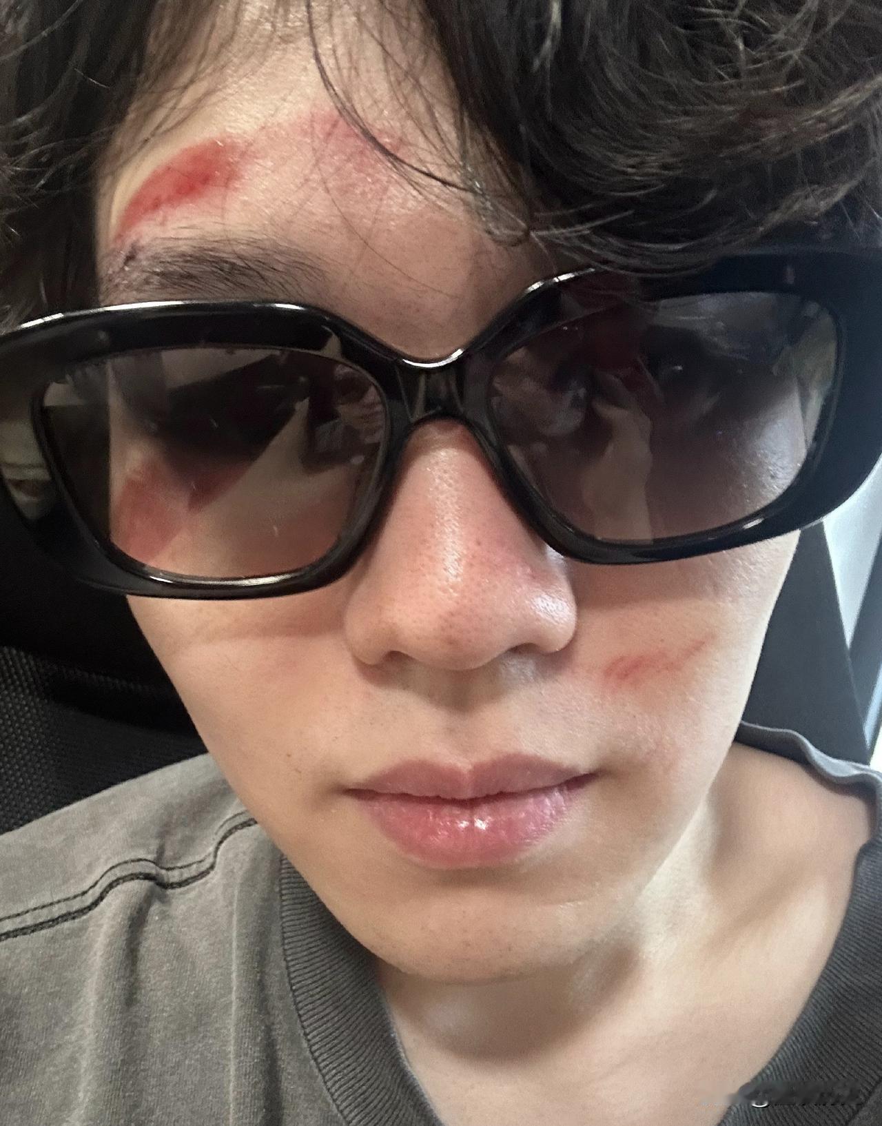 这个世界只教会了男人如何去爱女人，却没有教女人如何爱男人！男人一旦失去经济来源