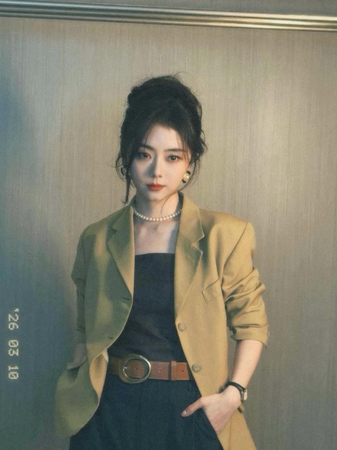 不查不知道一查真的被谭松韵惊到！她居然只读到初中，没上过普通高中，15岁就在