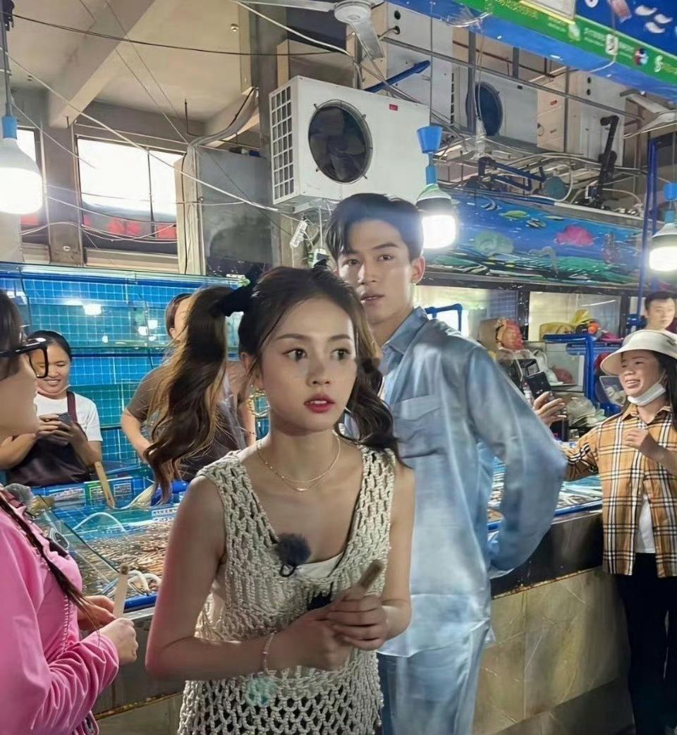 怎么那么多人说白鹿长相普通啊，生图这样还普通？