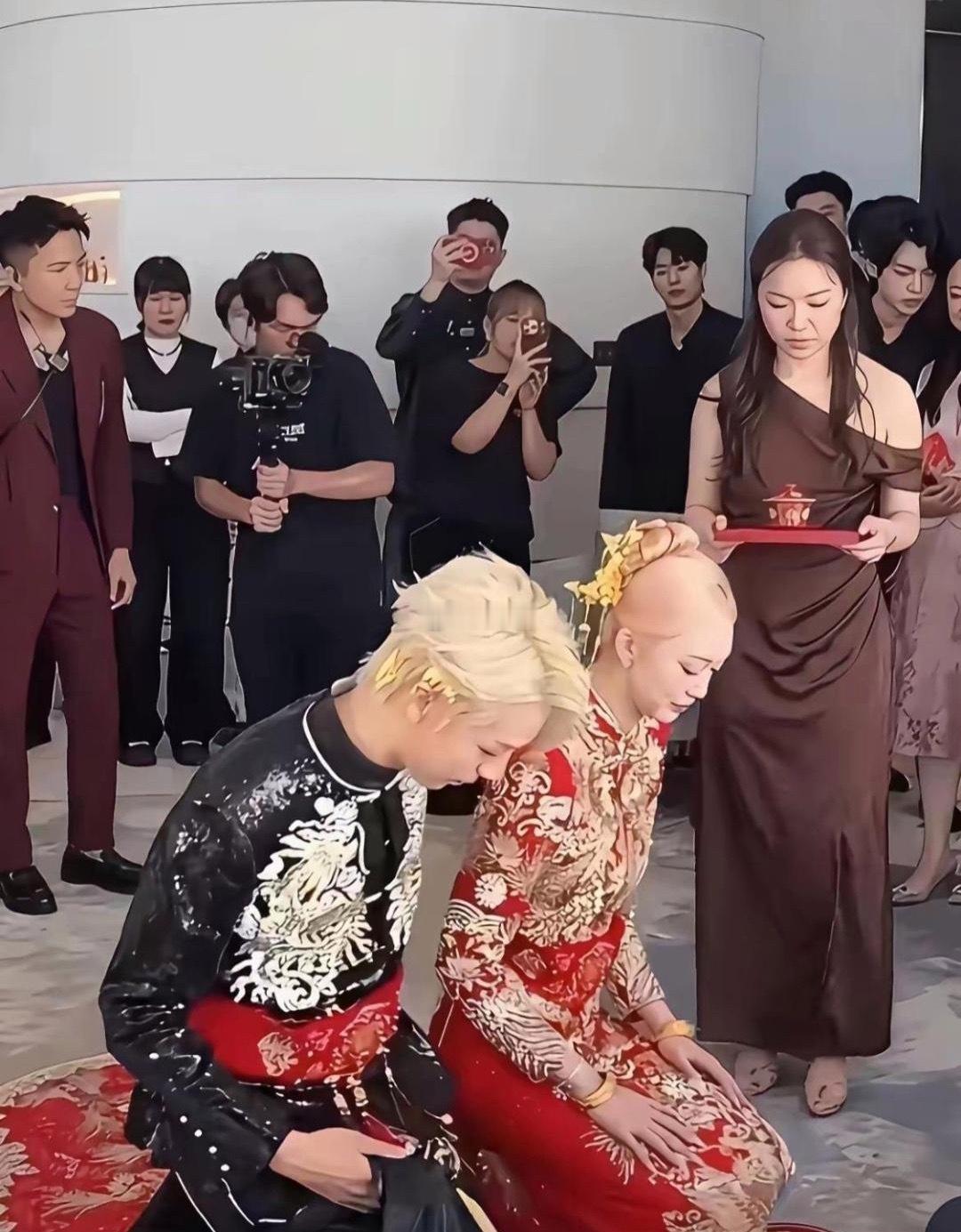应该不止我一个人会看成光头新娘吧