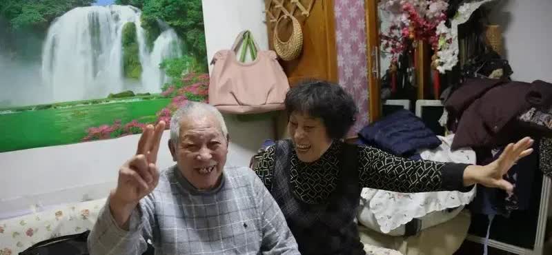 王俊杰去美国那天，郭士强塞给他一个皱巴巴的备忘录。不是战术图，是吃饭睡觉的时